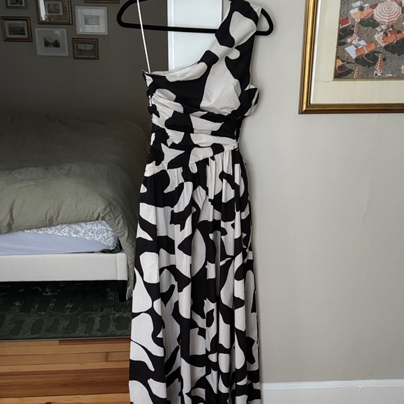 Abercrombie & Fitch Asymmetrical Black and White Dress - Picture 3 of 5